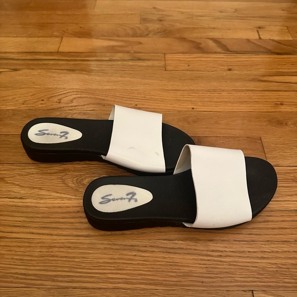 Seven7 Women's White Slide Sandals Size 9 - Picture 1 of 8